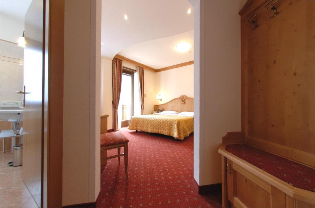 Ariston Lake View Hotel Molveno Bilik gambar